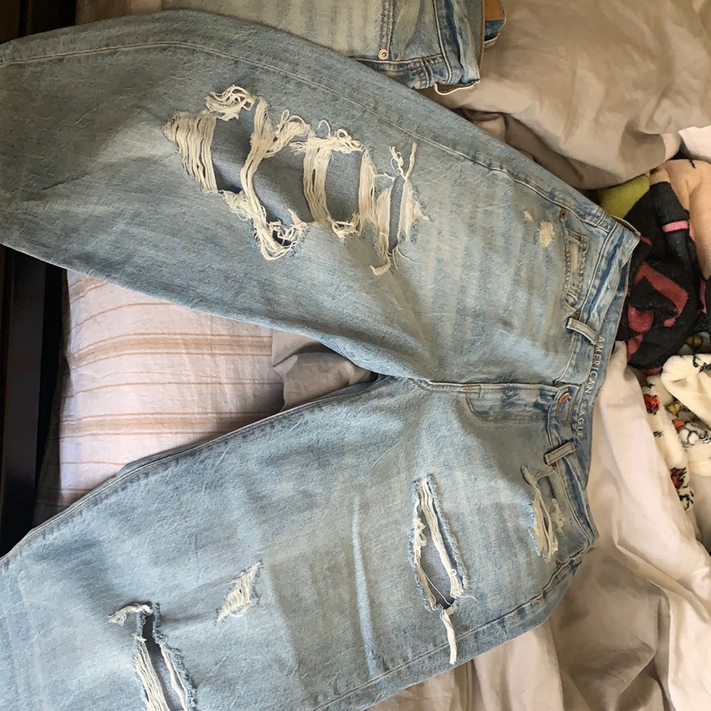 AE Relaxed Mom Jean